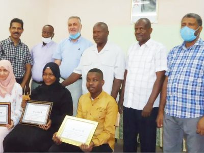 تكريم الأوائل الثلاثة في شهادة البكالوريا من طرف المدير المنتدب للتربية بالمقاطعة الإدارية عين صالح