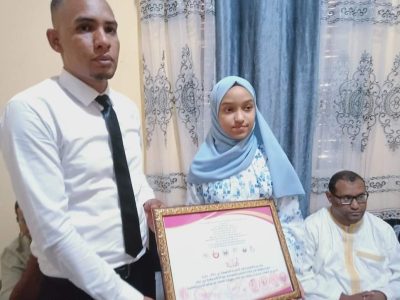 تكريم التلميذة بن طالب مريم من طرف المكتب التنفيذي الولائي للاتحاد الوطني للكفاءات و الاطارات